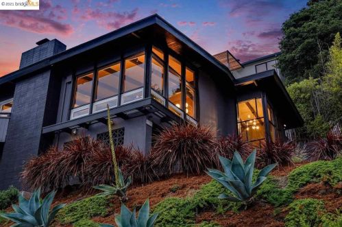 6155 Harbord Dr, Oakland, CA 94611-3127