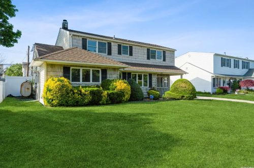2555 Kensington Rd, Hempstead, NY 11554-3418