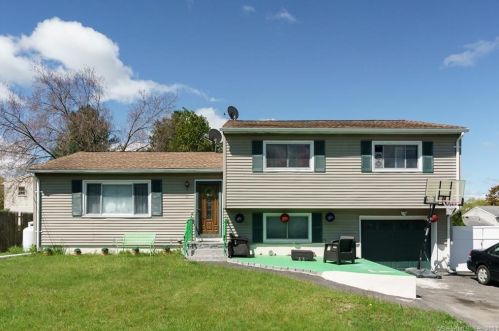 15 Greenview Dr, Waterbury, CT 06708-3907