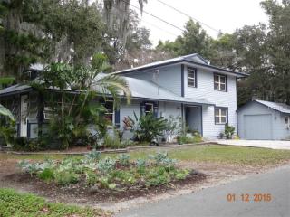 736 Bay St, Dunedin, FL 34698-5007
