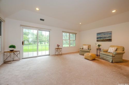 10 Lakebridge Dr, San Remo, NY 11754-3941