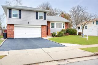 15 Azalia Ct, Hempstead, NY 11550-1101