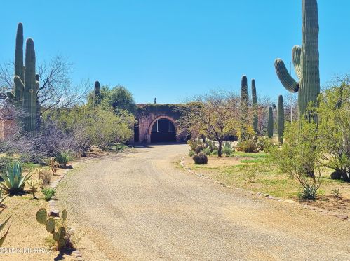 11364 Prince Rd, Tucson, AZ 85749-9039