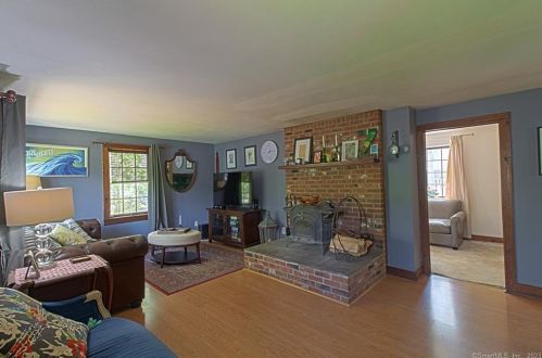 82 Chambers St, Manchester CT  06042-2912 exterior