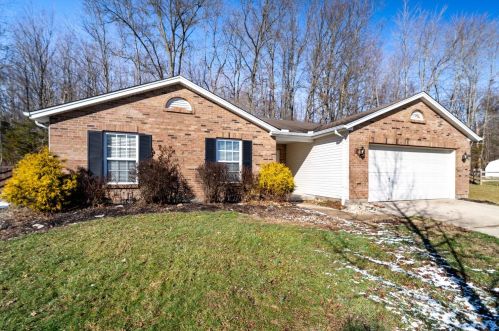 2047 River Birch Dr, Amelia OH  45102-2320 exterior