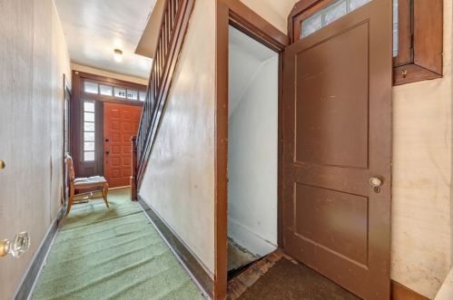 1025 Chartiers Ave, Pittsburgh PA  15220-4852 exterior