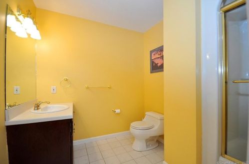 67 Steeplechase Dr, Manchester CT  06040-7066 exterior