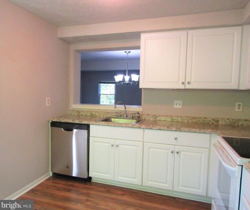 9141 Blarney Stone Dr, Springfield VA  22152-2146 exterior