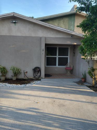 5814 Rue Rd, West Palm Beach, FL 33415-7152