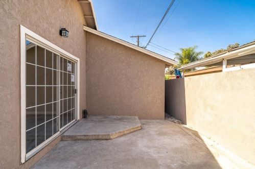 5477 Myrtle Ave, Long Beach CA 90807-2440 exterior