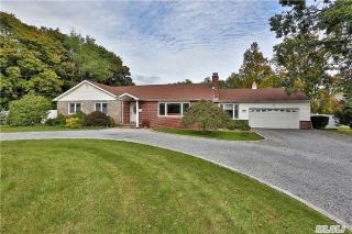15 Gillette Ave, Bay Port, NY 11705-1839