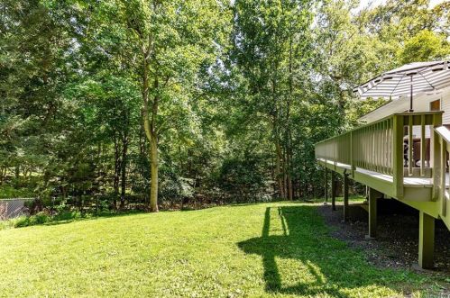 75 Candle Hill Rd, Danbury CT  06812-2412 exterior