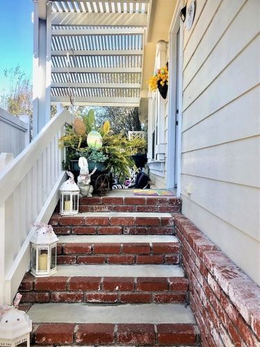 137 Liberty, Newport Beach CA  92660-6143 exterior