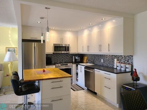 390 Chatham, West Palm Beach, FL 33417-1860