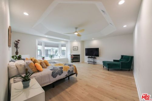 218 Indianapolis Ave, Huntington Beach CA 92646-5043 exterior