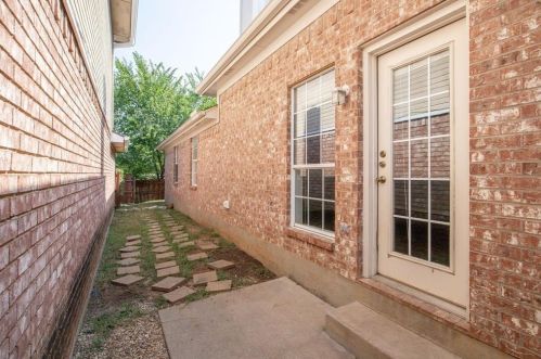 1913 Lee Dr, Denton TX  76209-4789 exterior