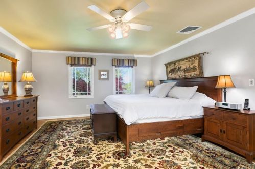 18 Aldridge Rd, Chappaqua NY  10514-3401 exterior