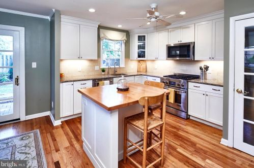 301 Waverly Rd, Wilmington, DE 19803-3136