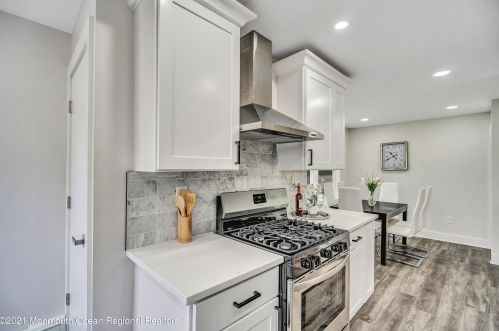 226 Davis Ave, Lacey NJ  08731-3519 exterior