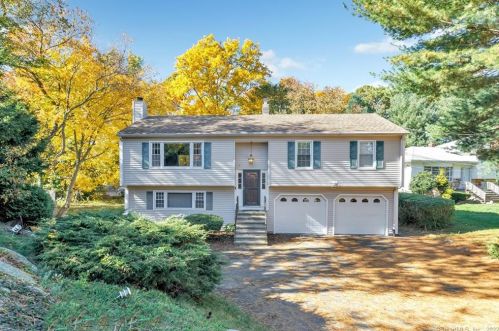 75 Duane Pl, Bridgeport, CT 06610-1125
