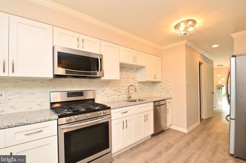 7803 Wintercress Ln, Springfield VA  22152-3842 exterior