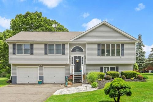8 Chillura Ln, Marlborough, NY 12542-5642