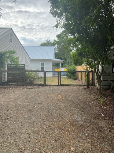 612 Adluh St, Mount Pleasant SC  29464-4402 exterior
