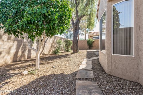 22209 Las Brizas Ln, Sun City AZ 85375-2858 exterior