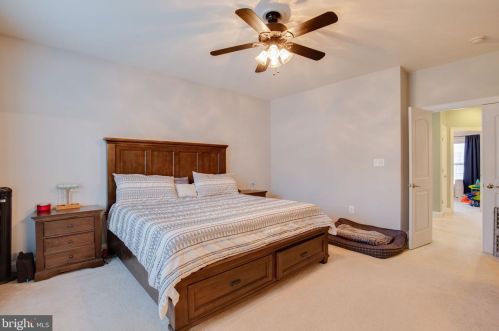 15935 Greymill Manor Dr, Haymarket VA  20169-4927 exterior