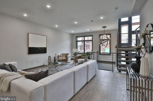 1024 Christian St, Philadelphia PA  19147-3707 exterior