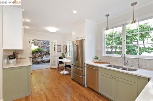 1906 Hoover Ave, Oakland CA  94602-1922 exterior