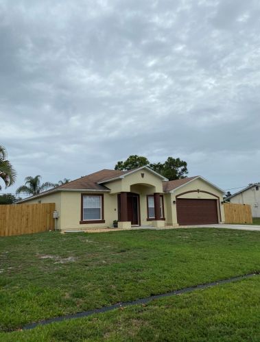 964 Whittier Ter, Fort Pierce, FL 34953-2323