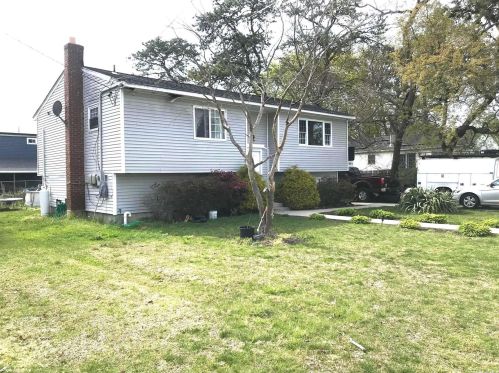 72 23rd St, Wheatley Heights, NY 11798-2918