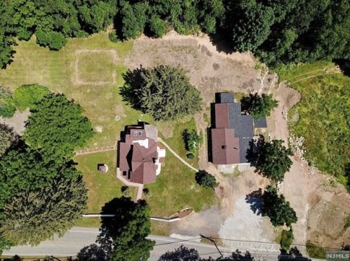 566 Stonetown Rd, Skyline Lakes NJ  07456-1311 exterior