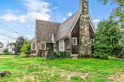 1493 Broadbridge Ave, Stratford, CT 06615-5703