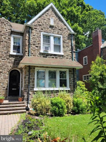 1305 Oak St, Norristown, PA 19401-4256