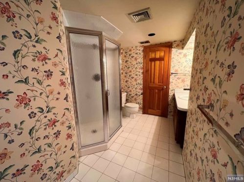 61 Bentley Dr, Franklin Lakes NJ  07417-1942 exterior