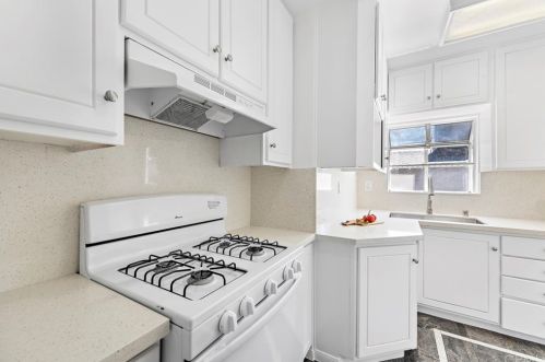 6546 Clybourn Ave, North Hollywood CA  91606-2730 exterior