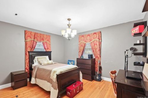 14 Utopian Pl, Airmont NY  10901-7715 exterior