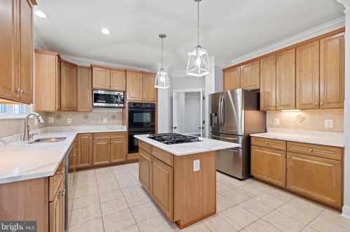 19308 Bothwell Ct, Triangle VA  22172-2341 exterior