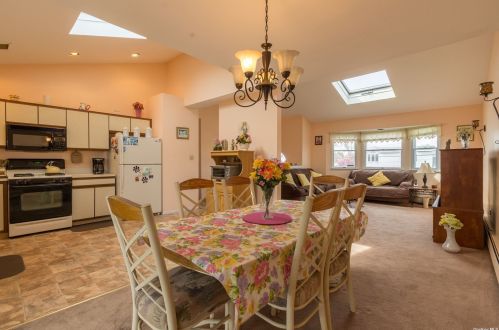 361 30th St, North Lindenhurst, NY 11757-3211