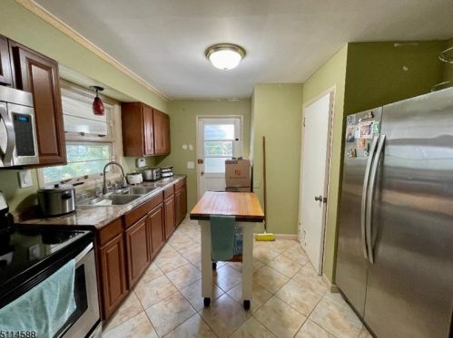 11 Crestview Dr, Parsippany NJ  07054-2404 exterior