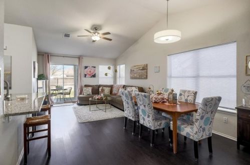 160 Prairie Springs Loop, Georgetown TX  78626-4783 exterior