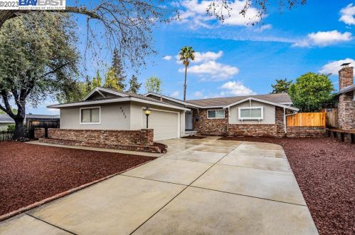4237 Ridge Dr, West Pittsburg CA  94565-6033 exterior