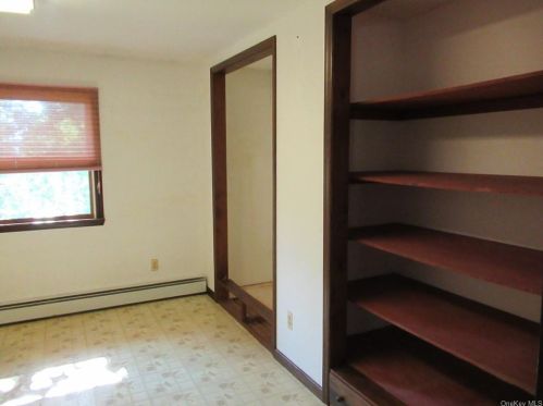 101 Shale Dr, Middletown NY  10940-7121 exterior