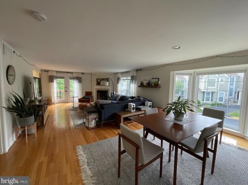 1511 Deer Point Way, Herndon, VA 20194-1585