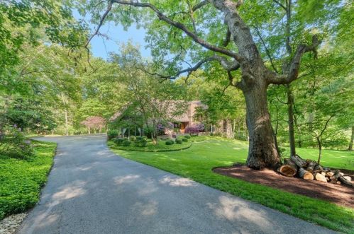 1503 Fox Chase Dr, Sewickley, PA 15143-8611