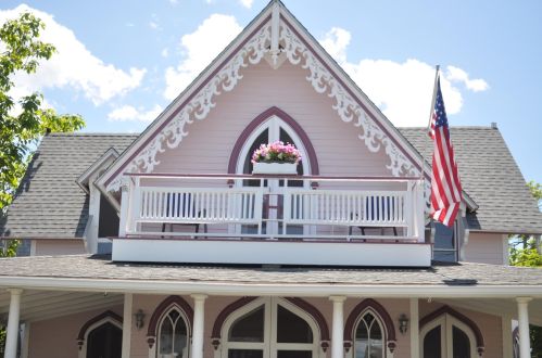 28 Narragansett Ave, Marthas Vineyard MA 02539-4428 exterior