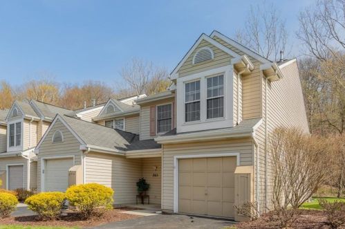 265 Commons Dr, Oakmont, PA 15139-1190