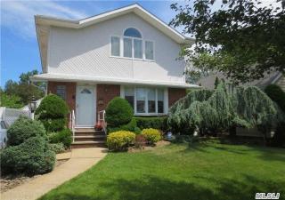 1957 Orchard St, North Merrick, NY 11566-1650